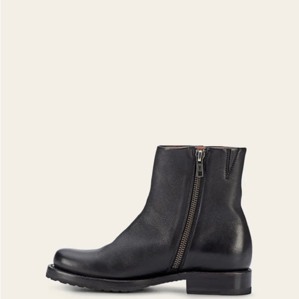 Frye Veronica inside zip boots in black!